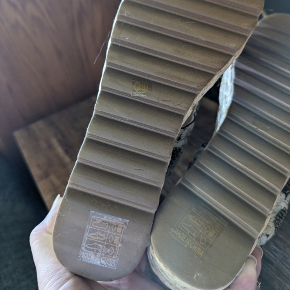 Patrizia by Spring Step Floral Stitched Wedge Heel Beaded Embellishments Size 8 - Picture 4 of 8